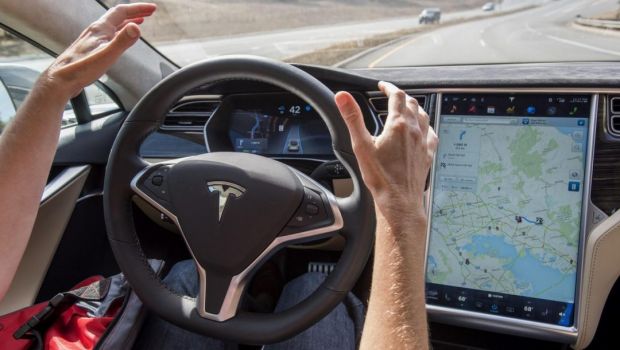   Tesla Autopilot 